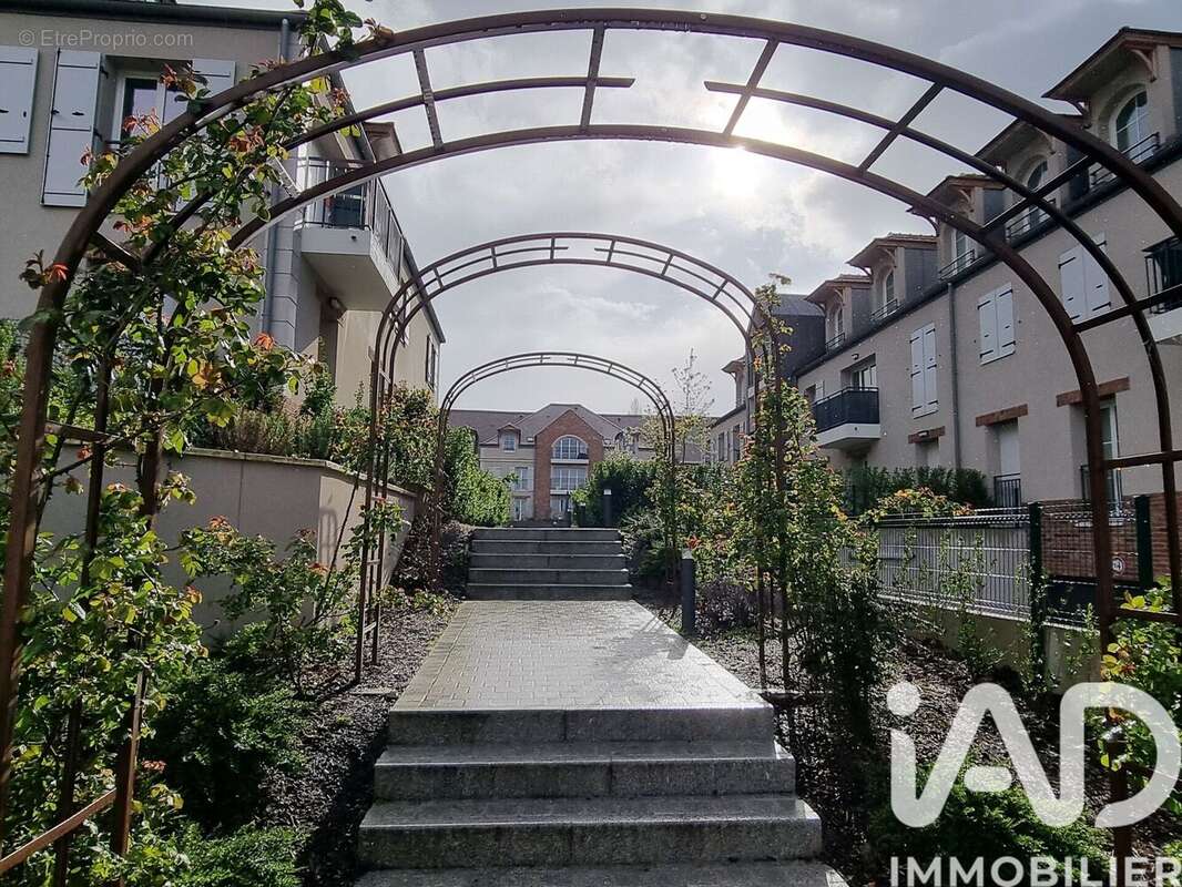 Photo 2 - Appartement à BUSSY-SAINT-GEORGES