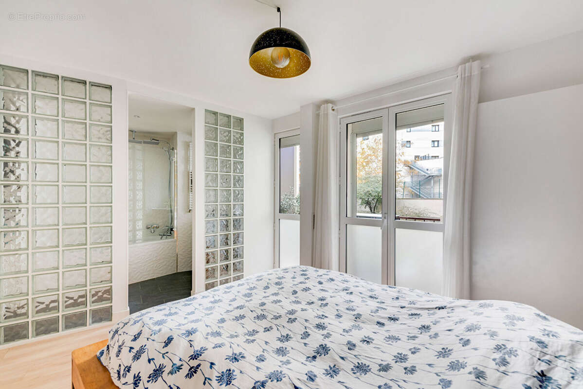 Appartement à PARIS-20E