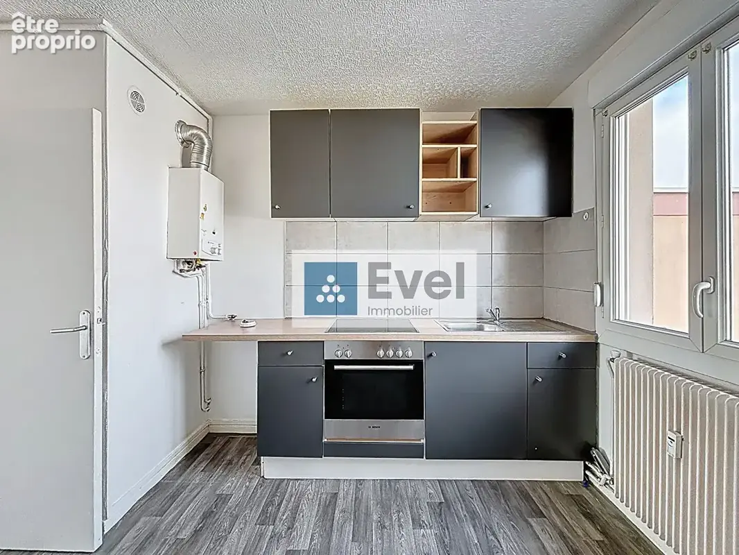 Dernier étage avec balcon ? Beau potentiel ! - photo 6