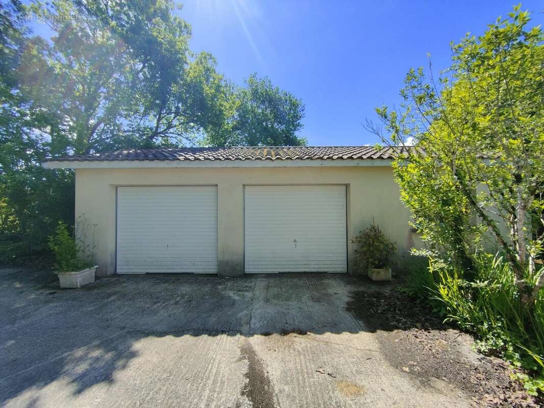 Maison à SAINT-MORILLON