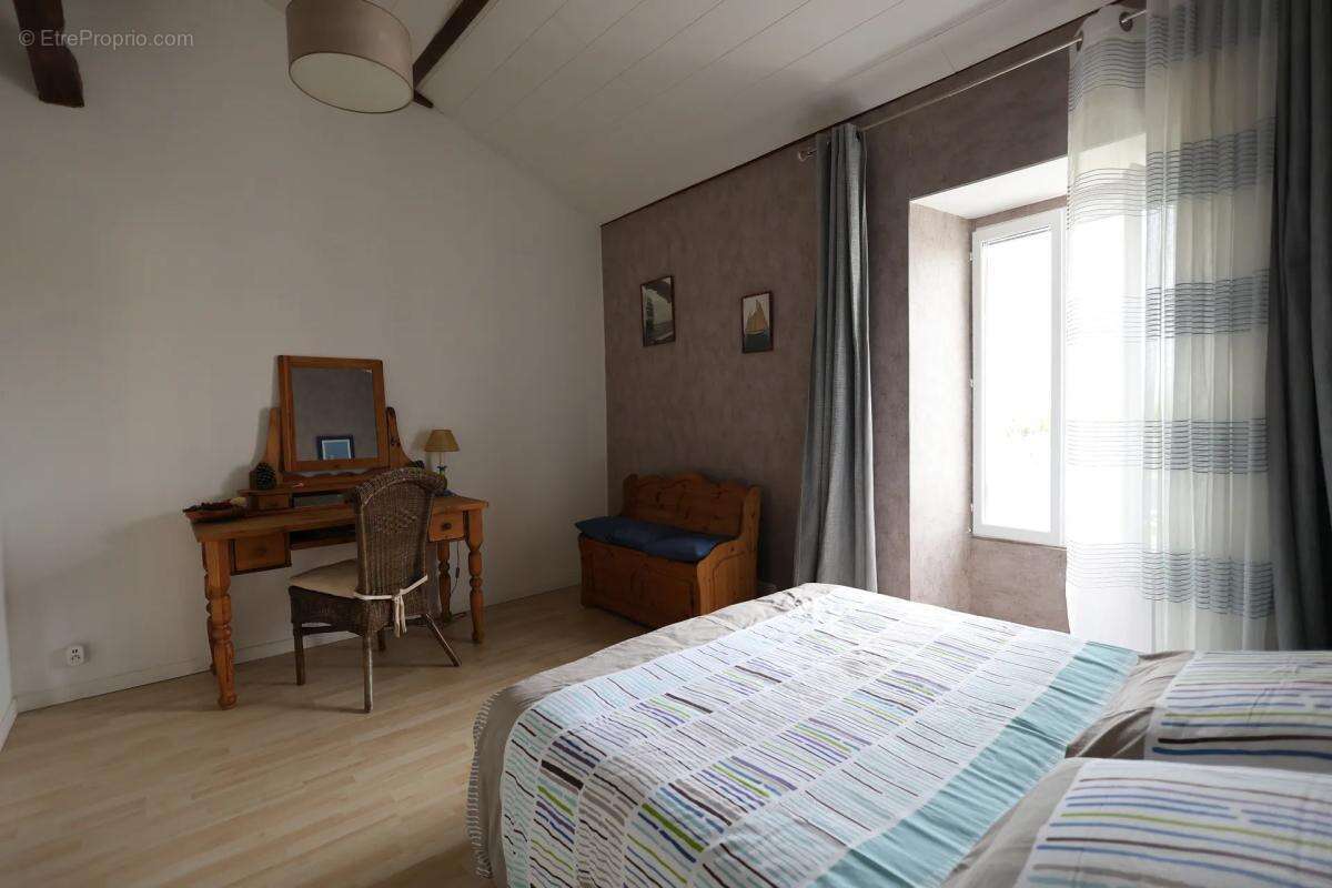 Maison à CHENAC-SAINT-SEURIN-D&#039;UZET