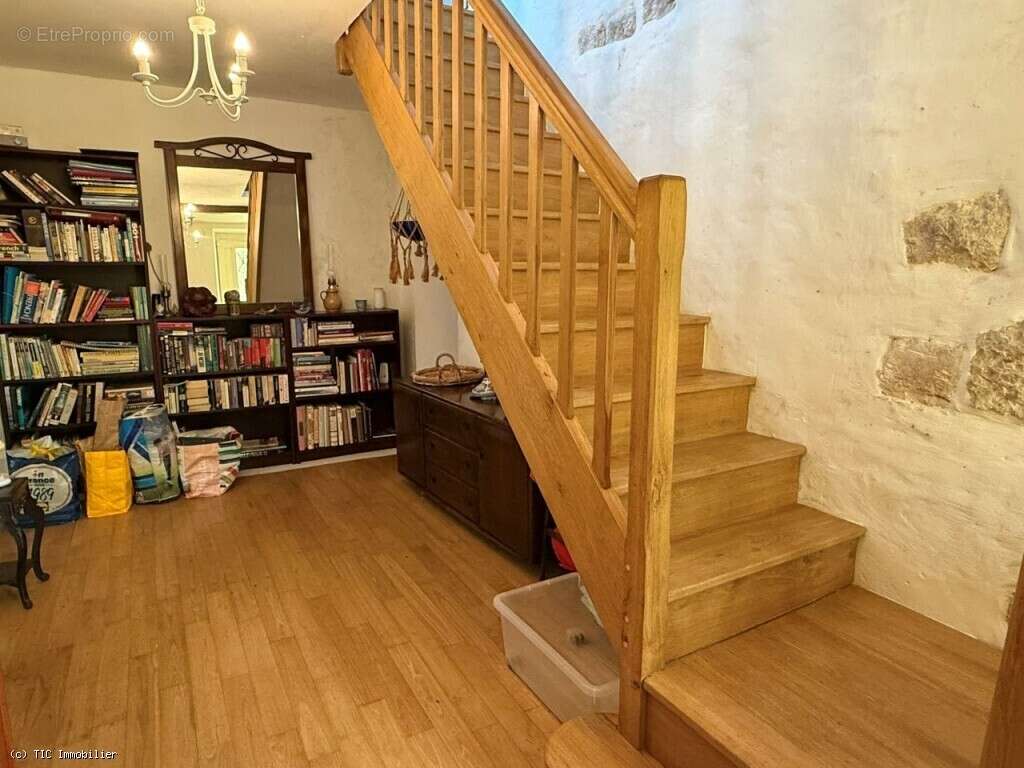 Maison de Caractère avec 5 Chambres Avec Terrain, 6 Minutes d'Aunac-Sur-Charente - photo 14