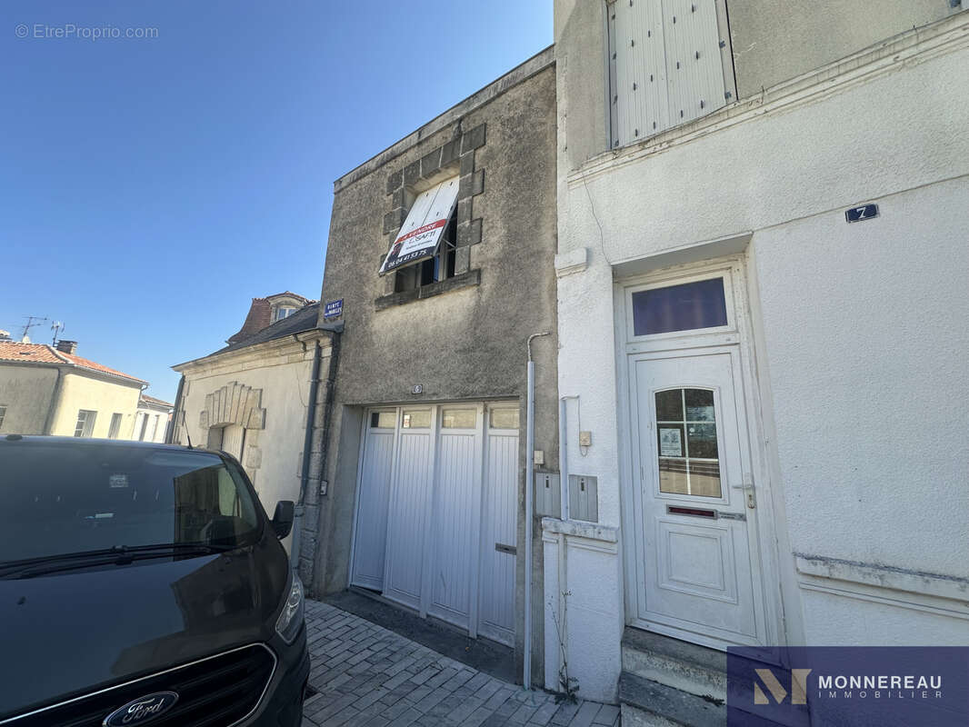Appartement à BARBEZIEUX-SAINT-HILAIRE