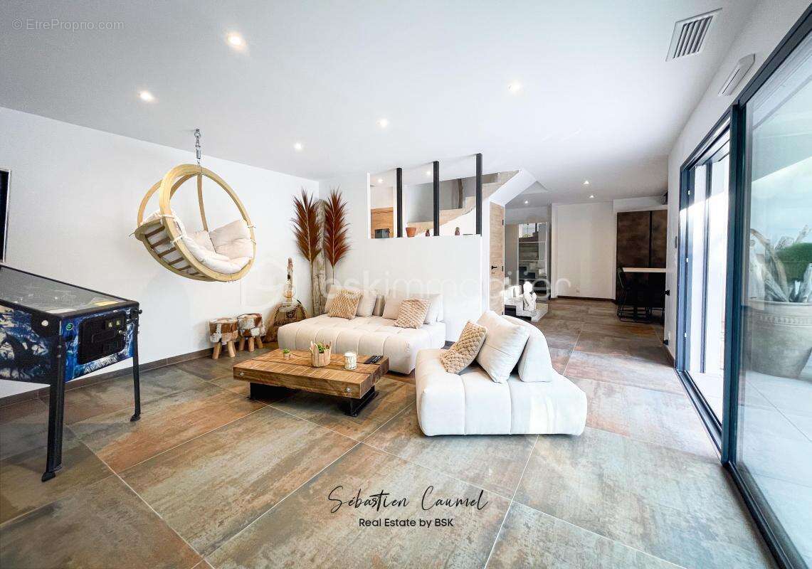 Maison à COURNONTERRAL