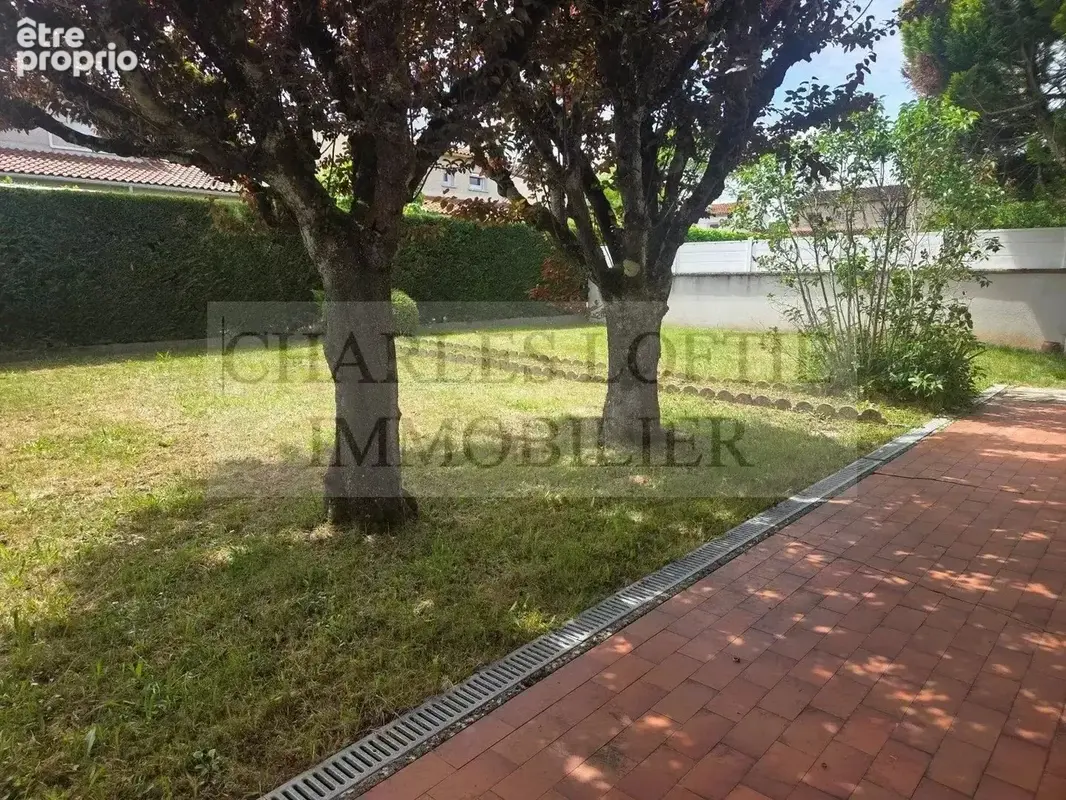Maison familiale avec jardin et garage - photo 3