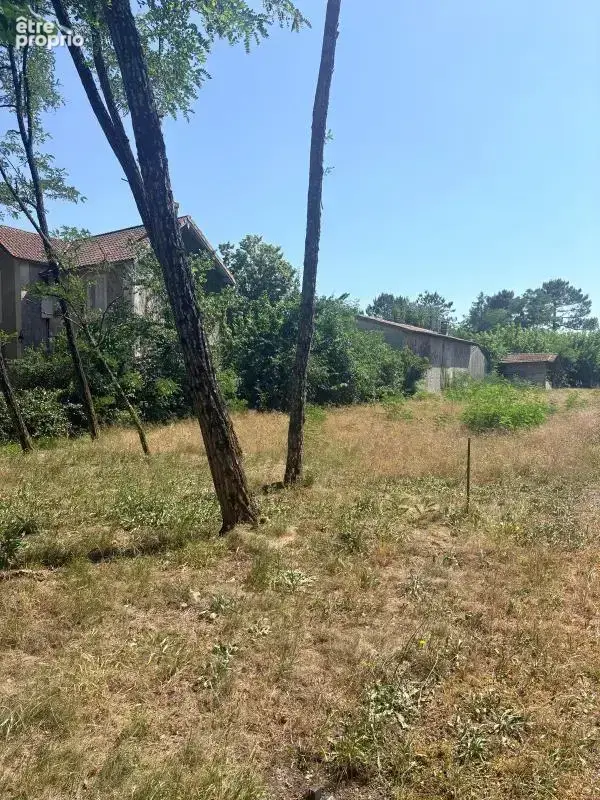 Terrain à LANDIRAS