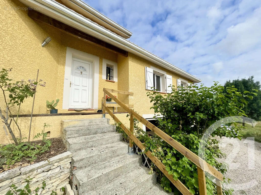 Maison 116 m² à L'isle-Jourdain  - photo 2