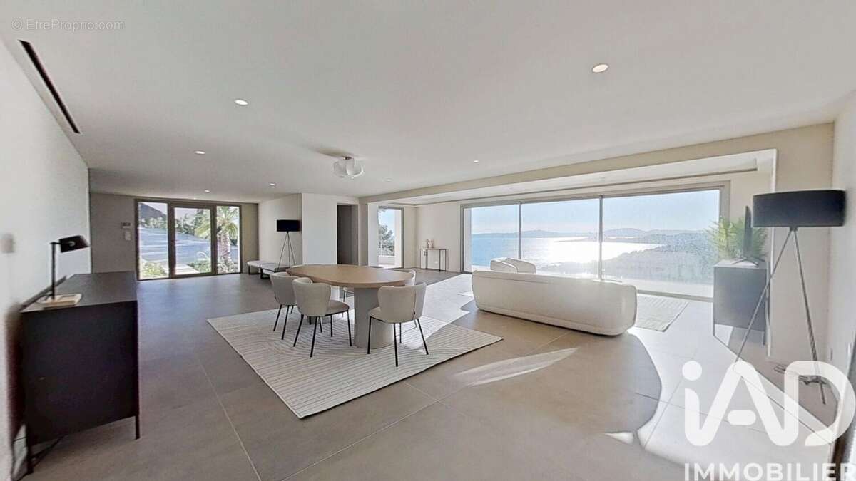 Photo 4 - Maison à LES ISSAMBRES