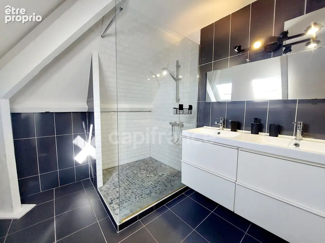 Maison à Salignac-Eyvigues, 155m², 7 pièces, 5 chambres, 5667m² de terrain, sans travaux, rentabilité, terrain en plus à bâtir - photo 13
