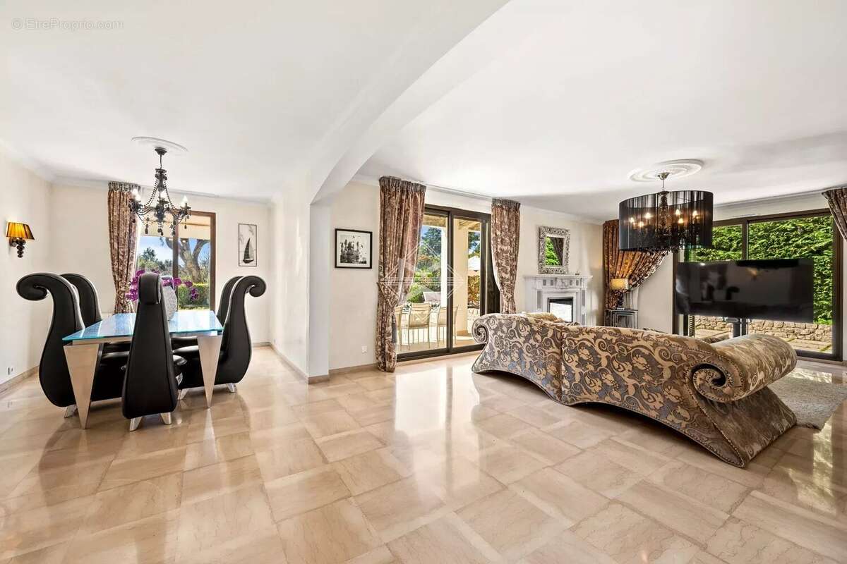 Maison à VILLENEUVE-LOUBET