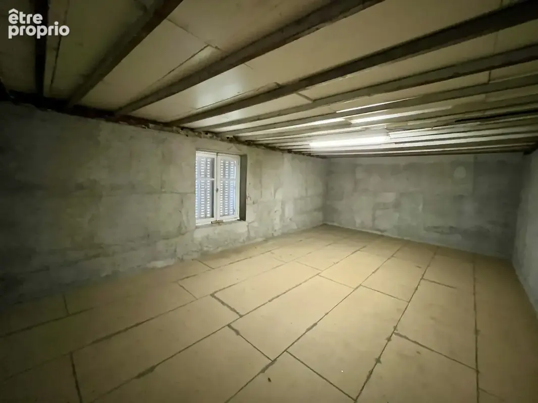 Centre de Craponne, maison individuelle à rénover avec dépendances sur terrain de 800m2. - photo 13