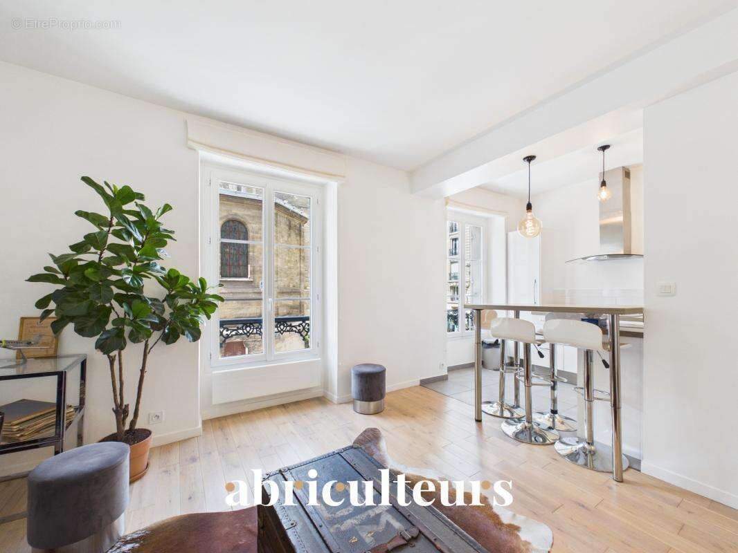 Appartement à PARIS-18E