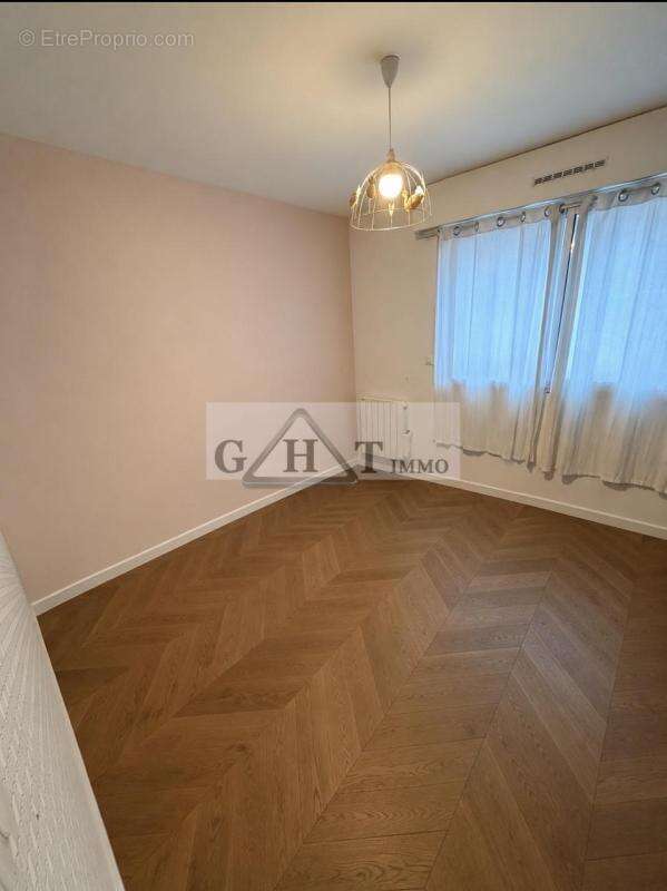 Cadre exceptionnel : Local professionnel/bureau 122m2 - photo 3