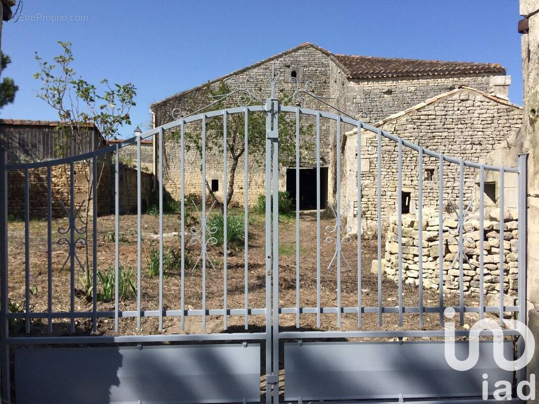 Photo 1 - Maison à HIERSAC