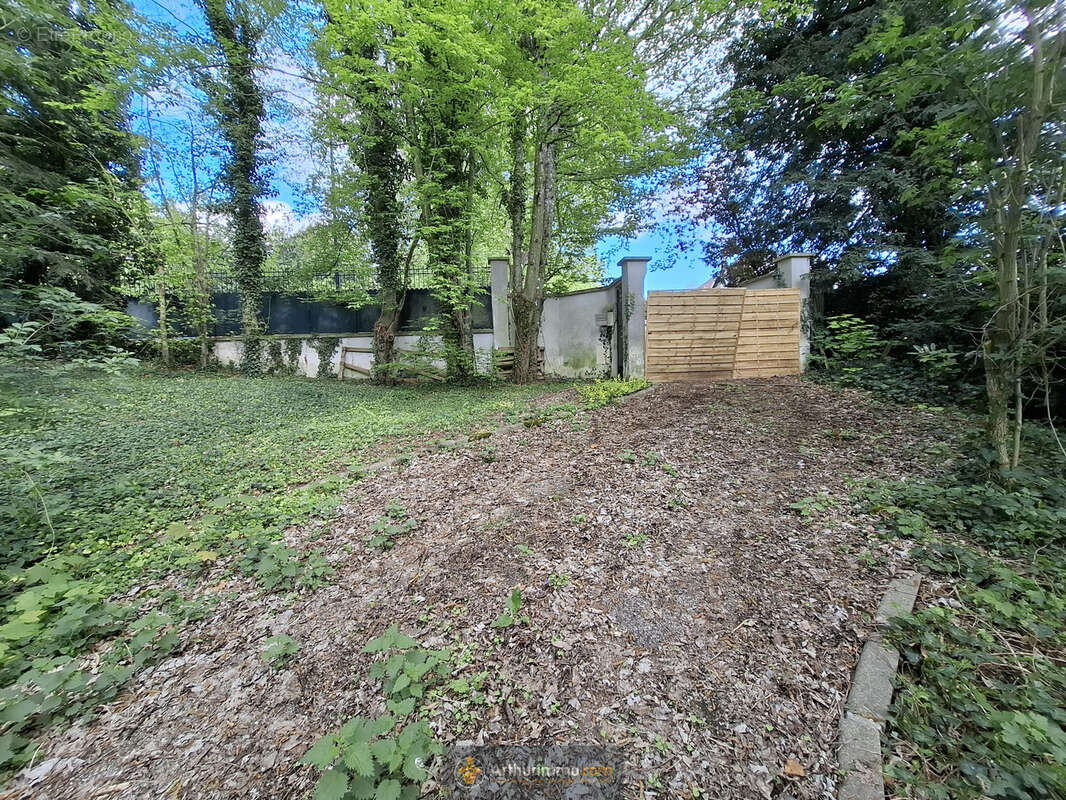 Terrain à COULOMMIERS