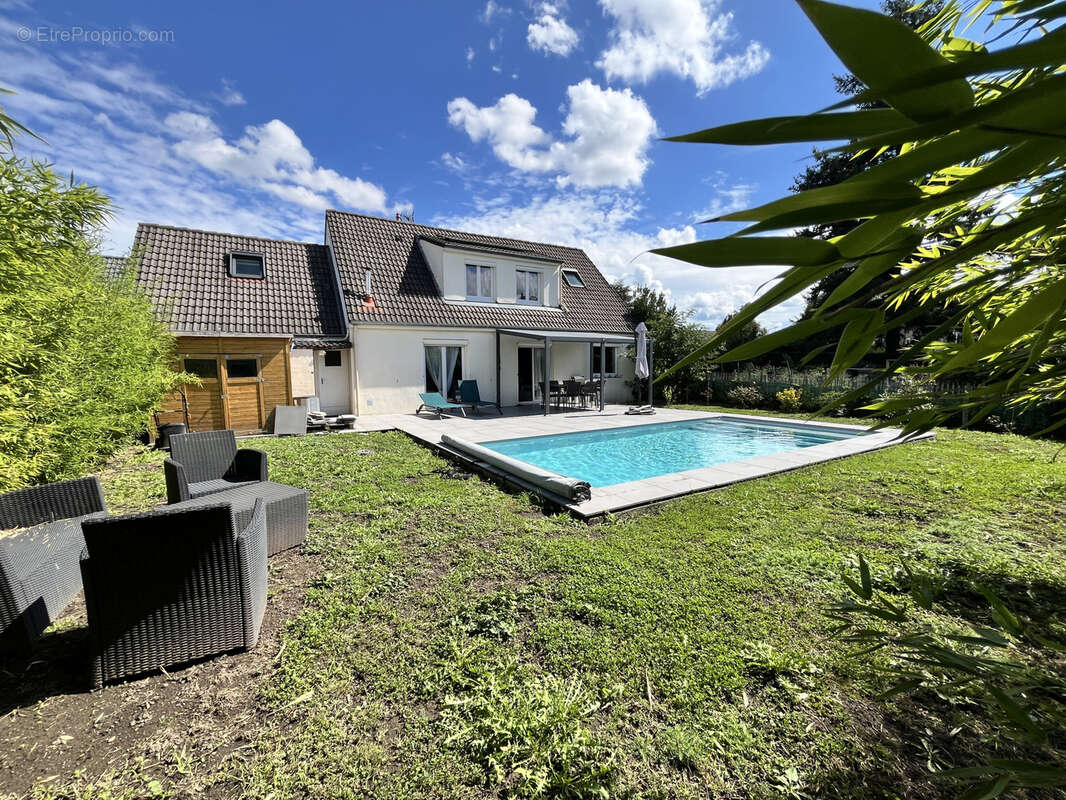 Maison à SAINT-GENEST-LERPT