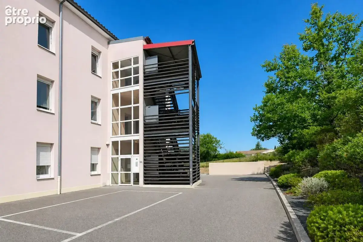 Appartement de 5 pièces de 98 m² à Ruoms - photo 2
