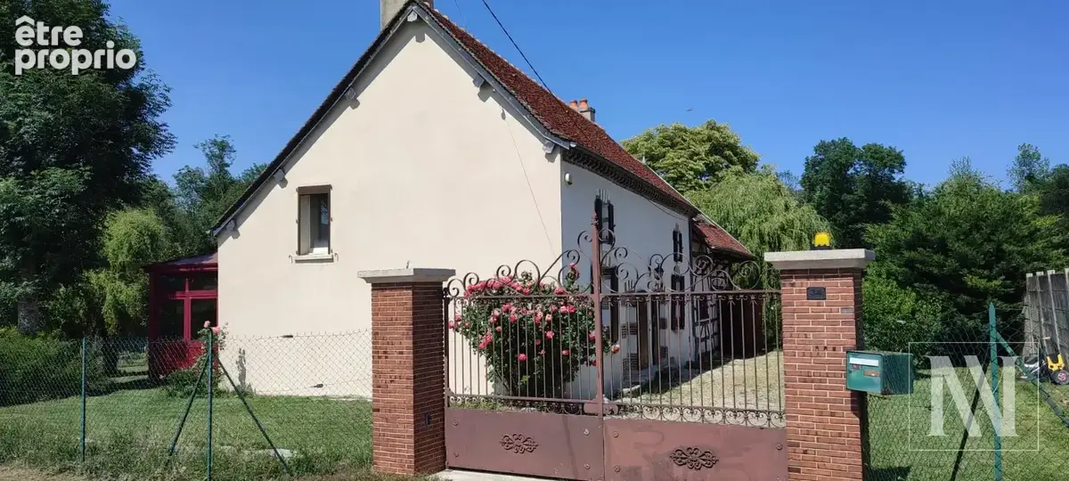 Maison de Campagne sur la commune de Fays la Chapelle - photo 1