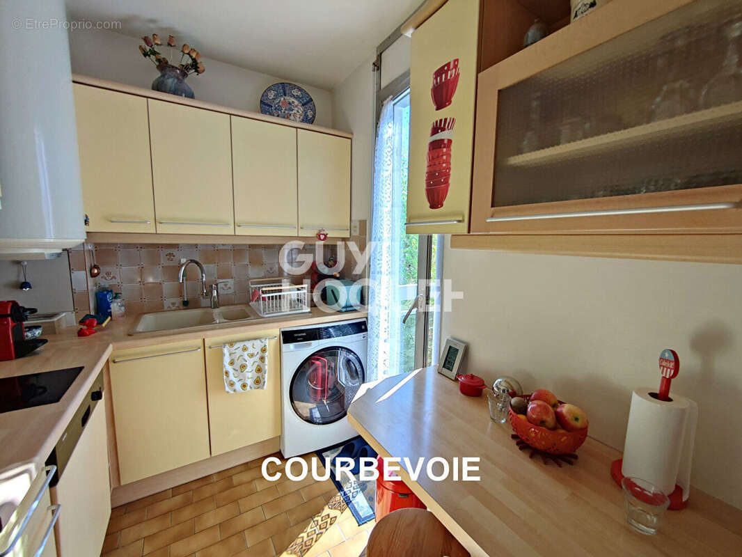 Appartement à COURBEVOIE