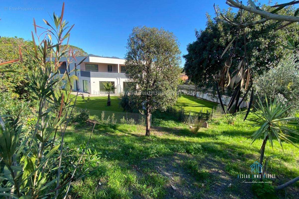 Appartement à FREJUS