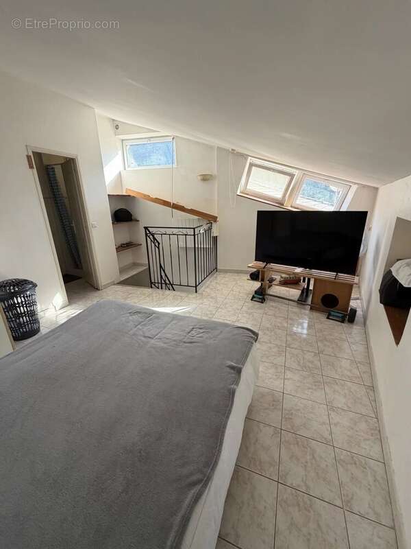 Appartement à PUGET-THENIERS