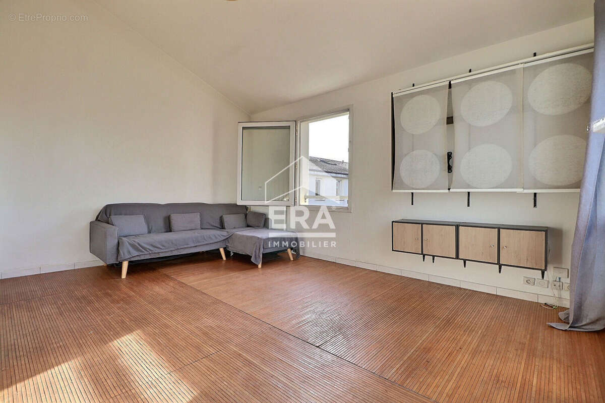 Appartement à LA COURNEUVE