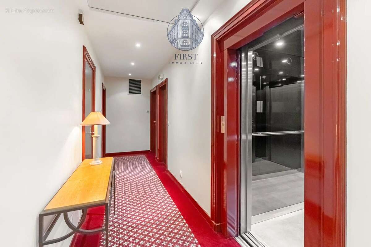 Appartement à PARIS-16E