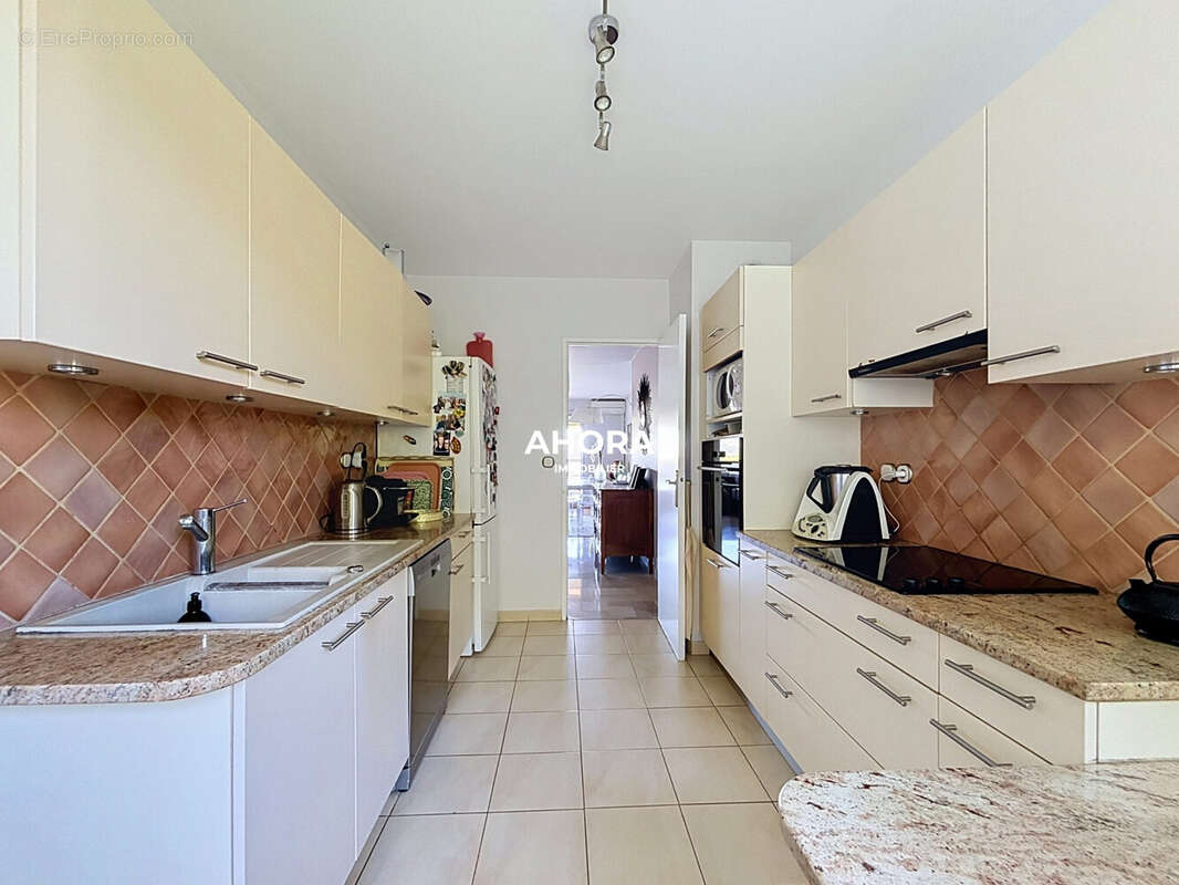 Appartement 79 m² à Marseille-9e  - photo 4