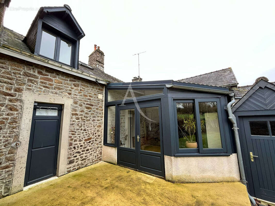 Maison à AMBRIERES-LES-VALLEES