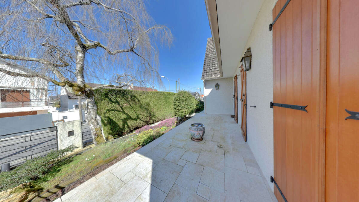 Maison à ROISSY-EN-BRIE