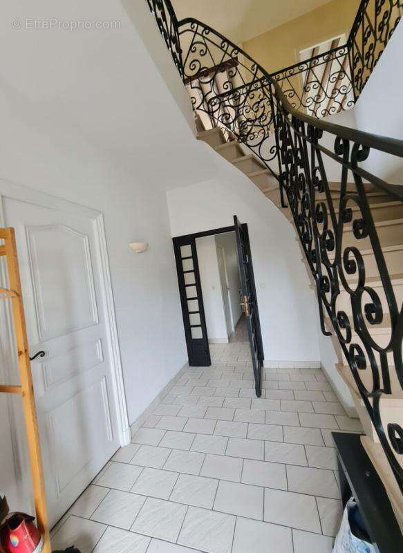 "Talence Universités Maison familiale de 159 m², 6 chambres, véranda et jardin" - photo 5