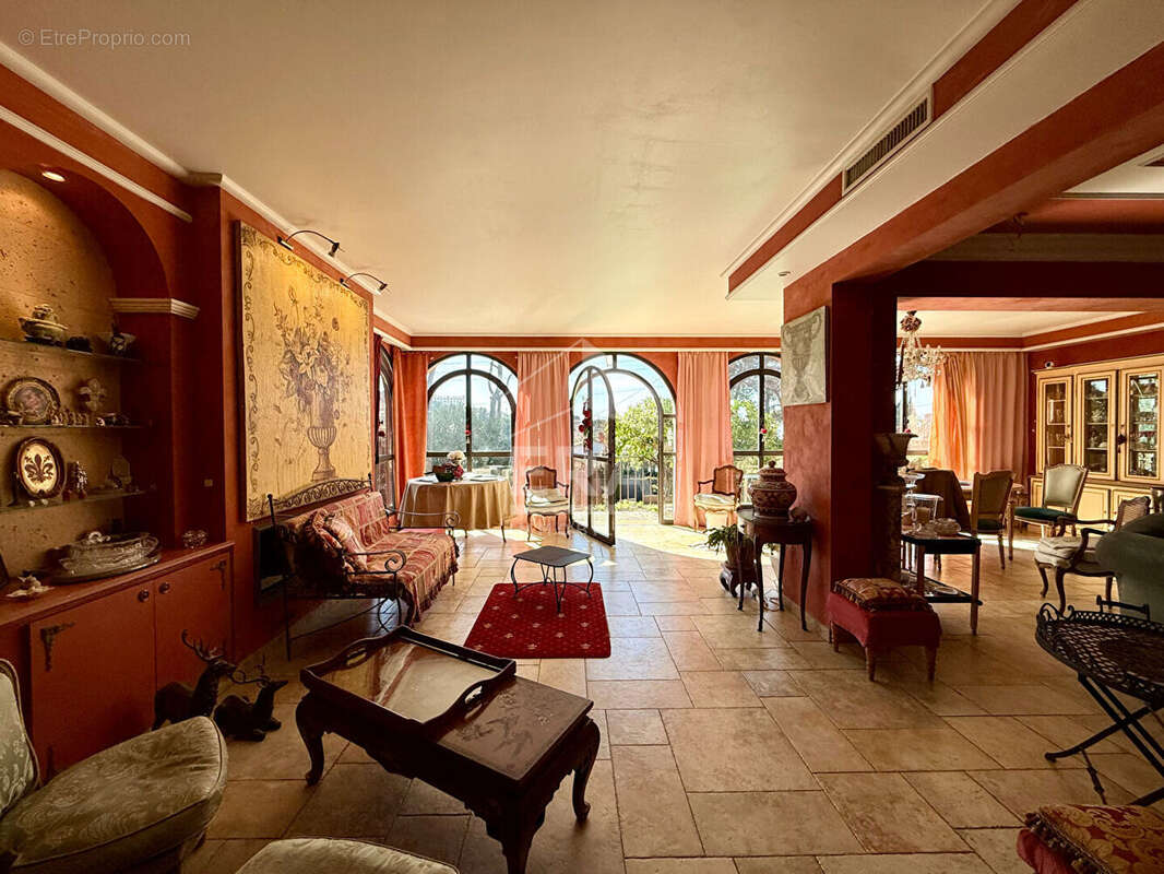 Maison à MOUGINS