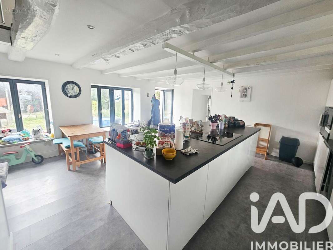 Maison 151 m² à Rouillac  - photo 4