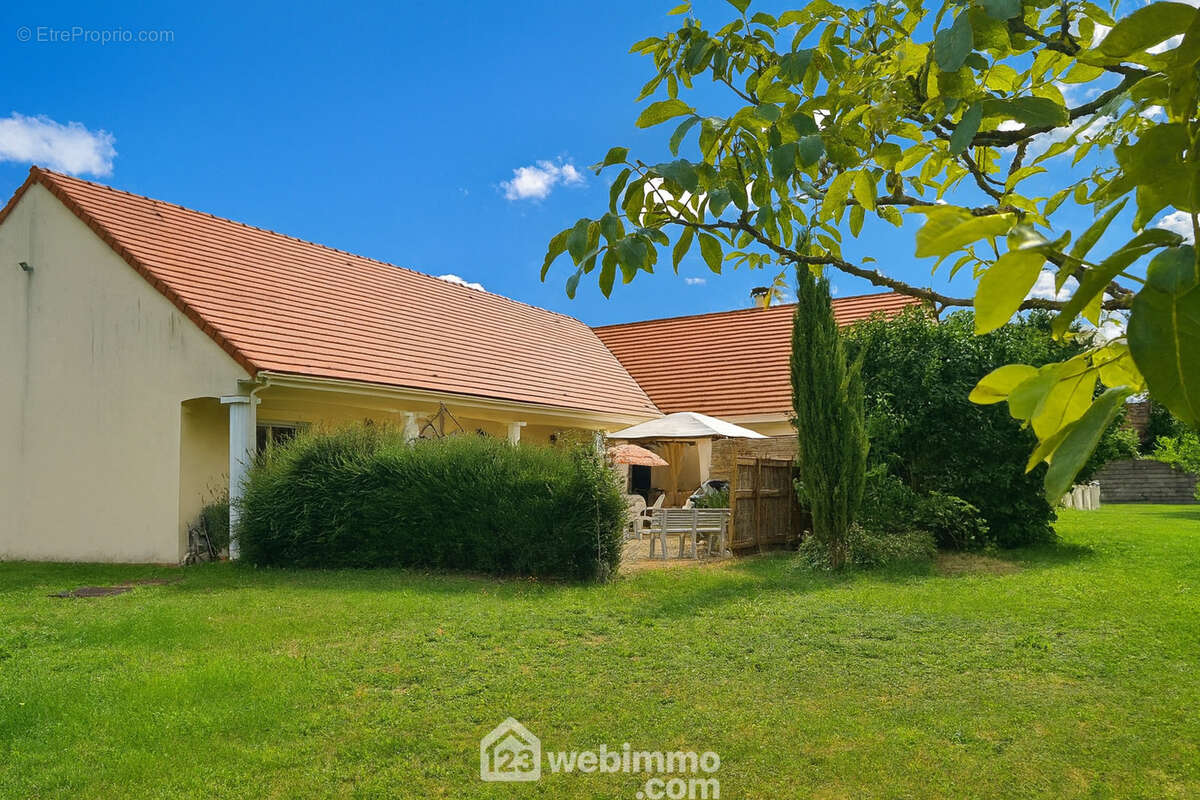 Bienvenue dans cette jolie maison de plain-pied de 230 m² habitables. - Maison à MILLY-LA-FORET