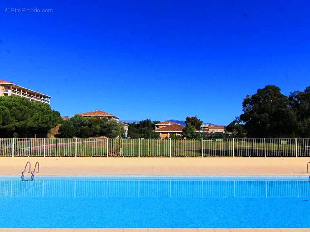 Piscine Magnolia - Appartement à CANNES