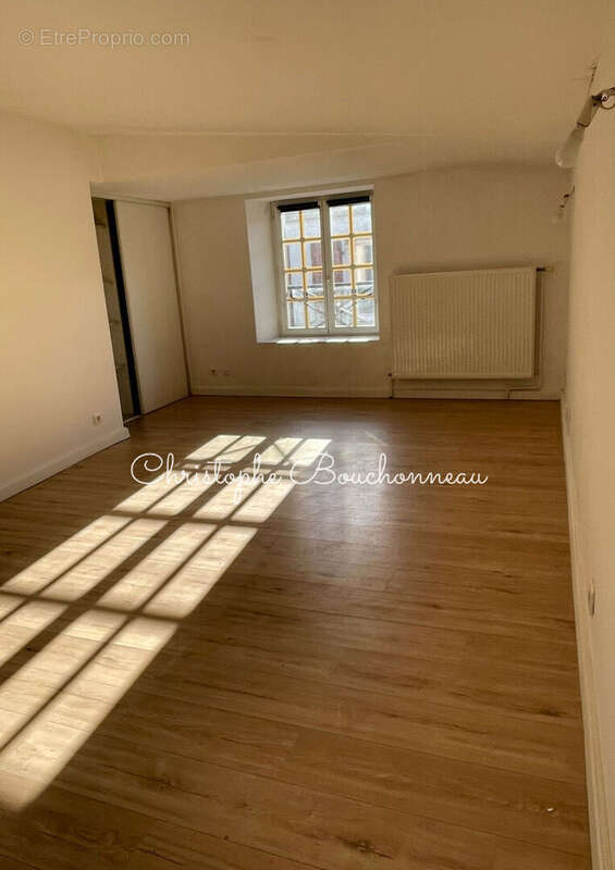 Local commercial + appartement à Mortagne - photo 7