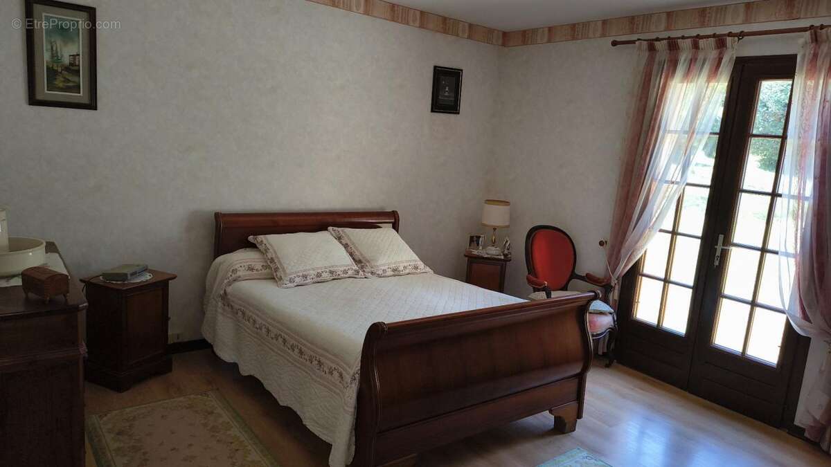 Maison 143 m² à Saint-Julia-De-Bec  - photo 7