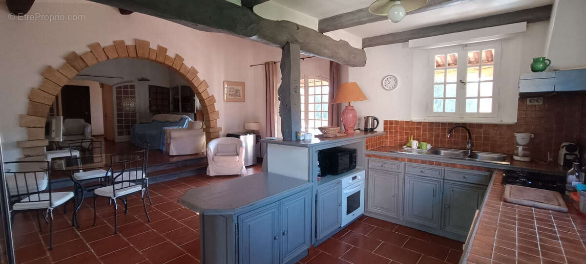 ** MAISON de Plain-pied ** Terrasses & Piscine ** Dépendances ** Garage & Stationnements ** - photo 10