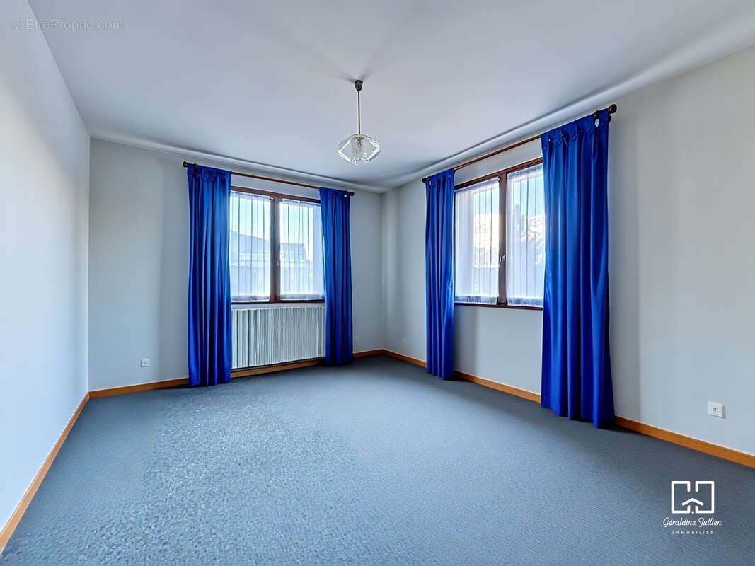 Maison à VILLAR-SAINT-PANCRACE