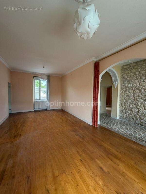 Saint Yrieix. Maison 190 m² sur terrain de 4070 m² - photo 3
