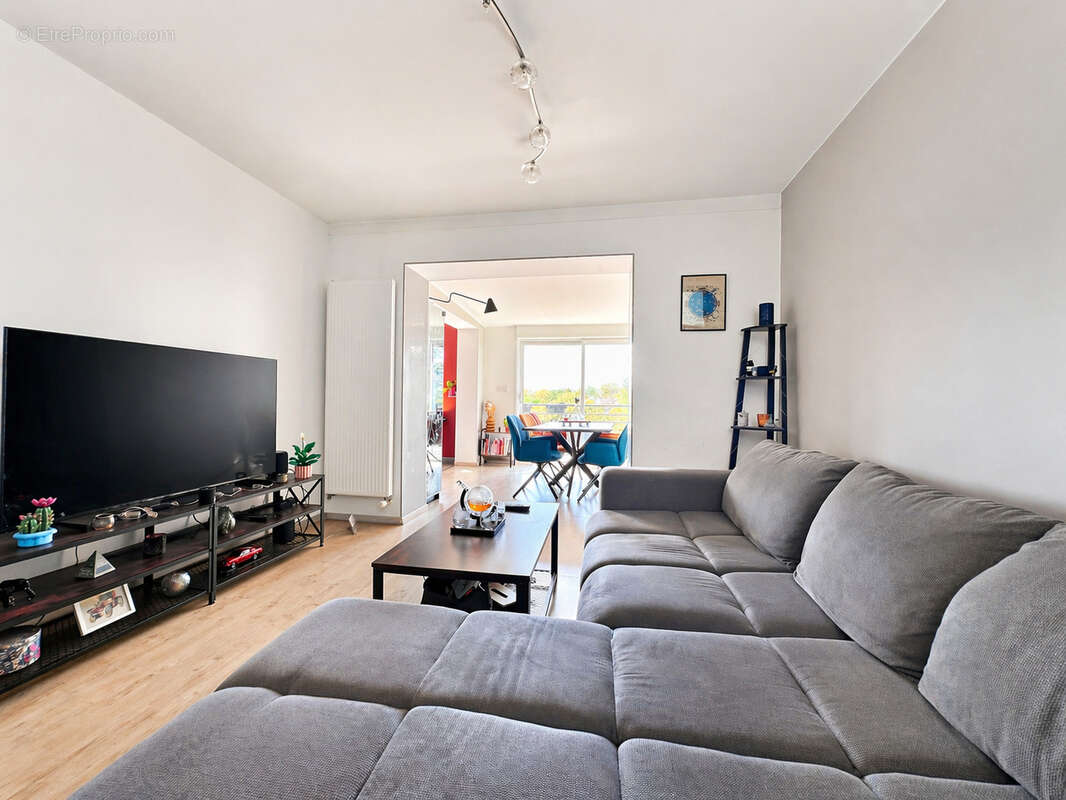 Appartement à AY-SUR-MOSELLE