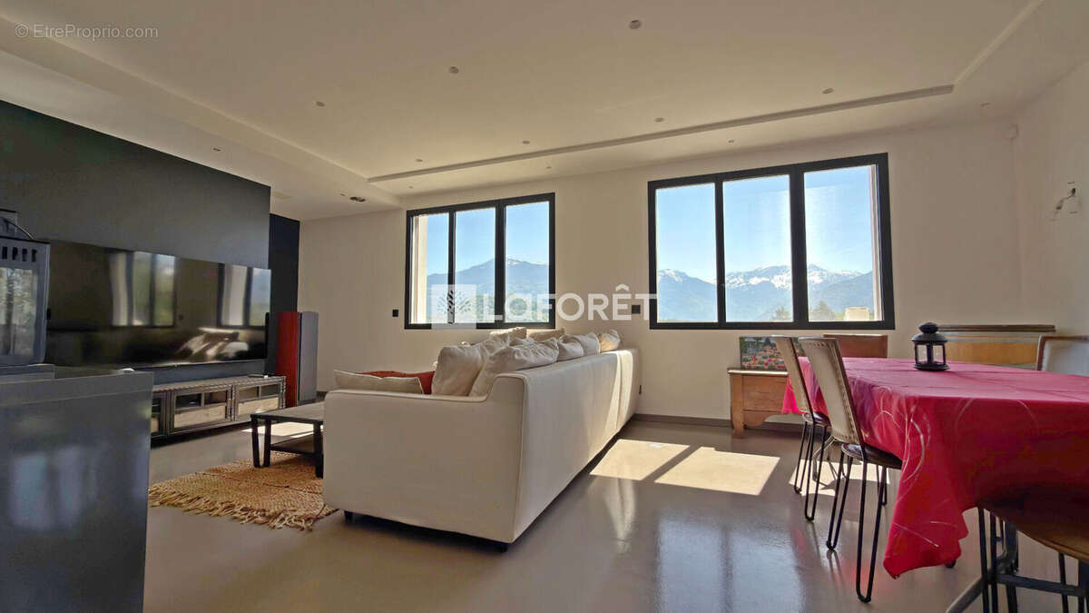 Appartement 5 pièces lumineux à vendre à Mercury - Rare sur le marché ! - photo 3