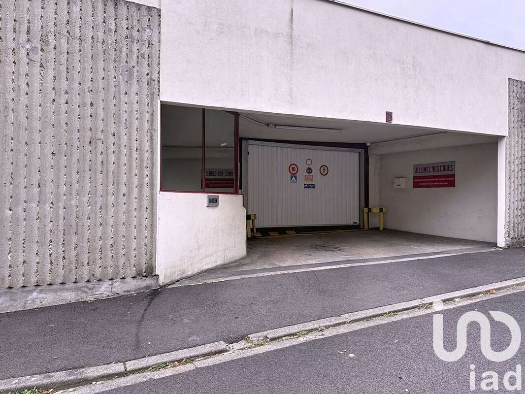 Photo 2 - Parking à LES MUREAUX