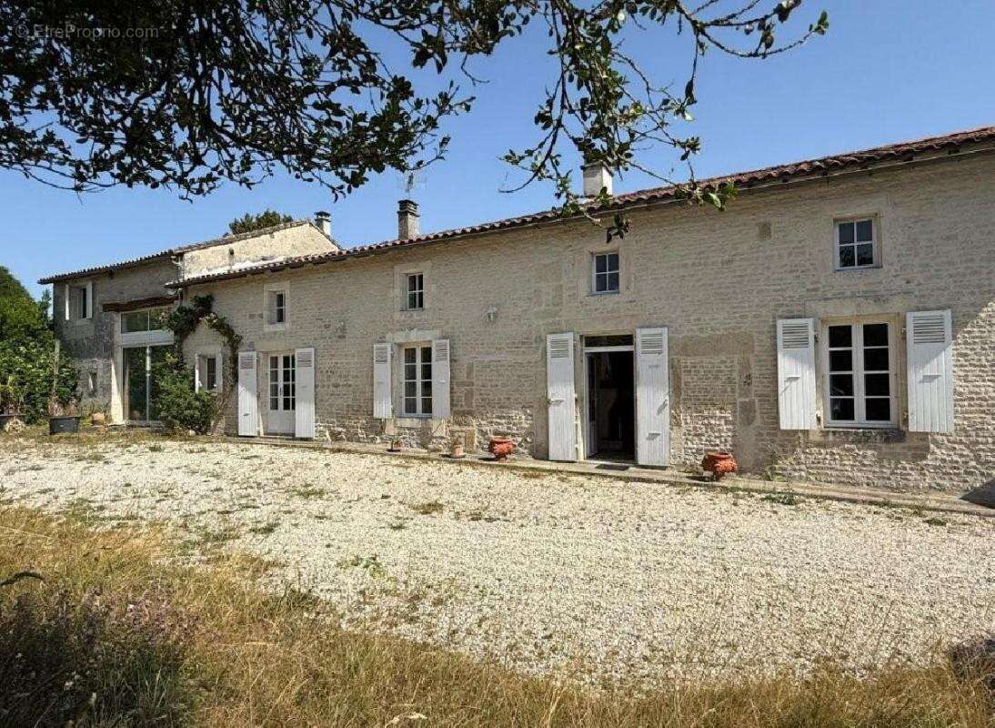 Maison à VILLEFAGNAN