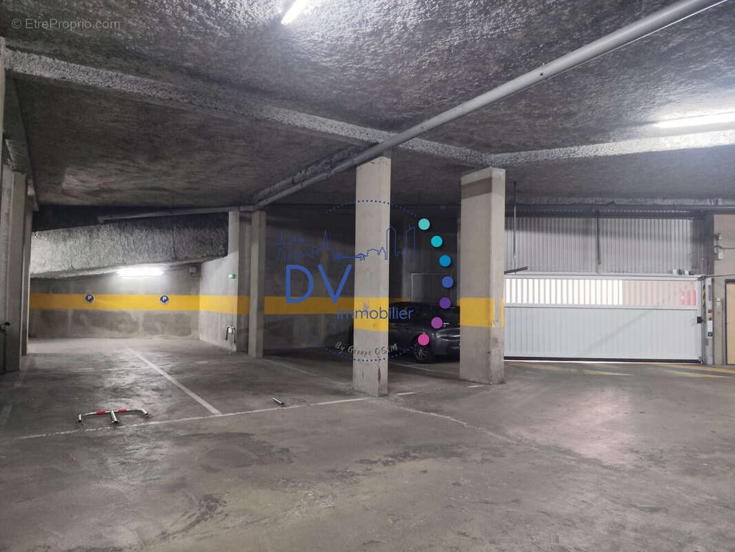 Parking à LYON-8E