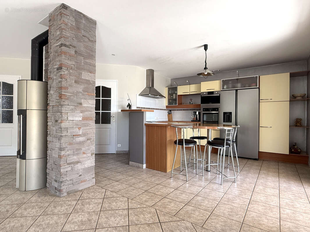 Mouzillon, centre-bourg - maison 5 chambres - grand sous-sol - jardin - photo 4