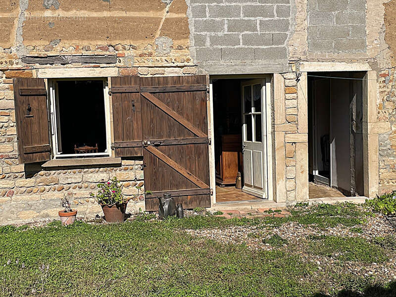 Maison à MOGNENEINS