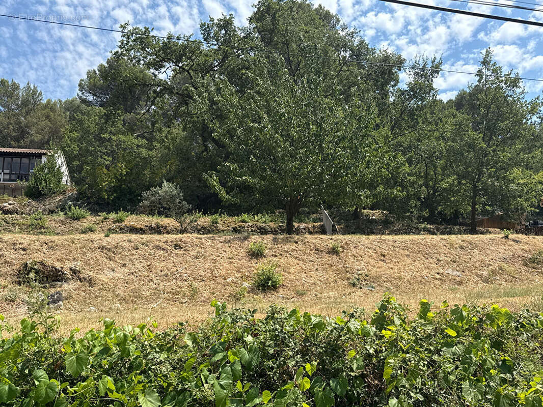 Terrain à bâtir de 709 m2 avec permis accordé pour maison de 88 m2 avec garage - photo 5
