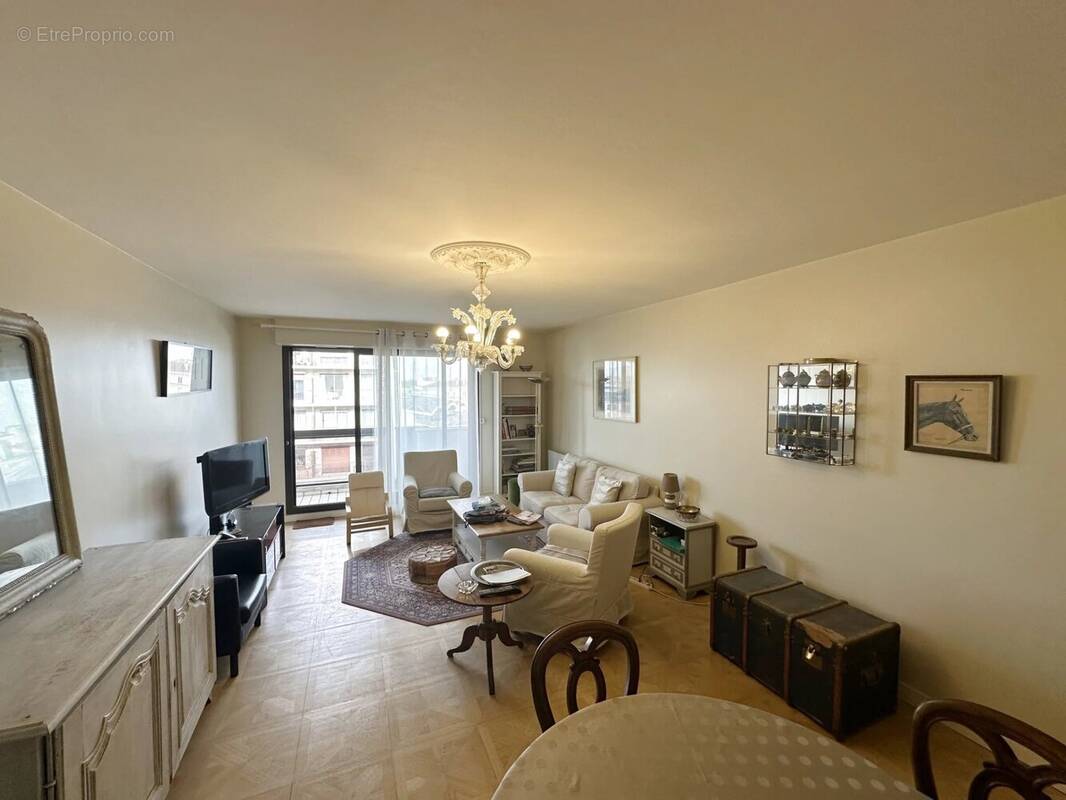 Appartement à CHARENTON-LE-PONT