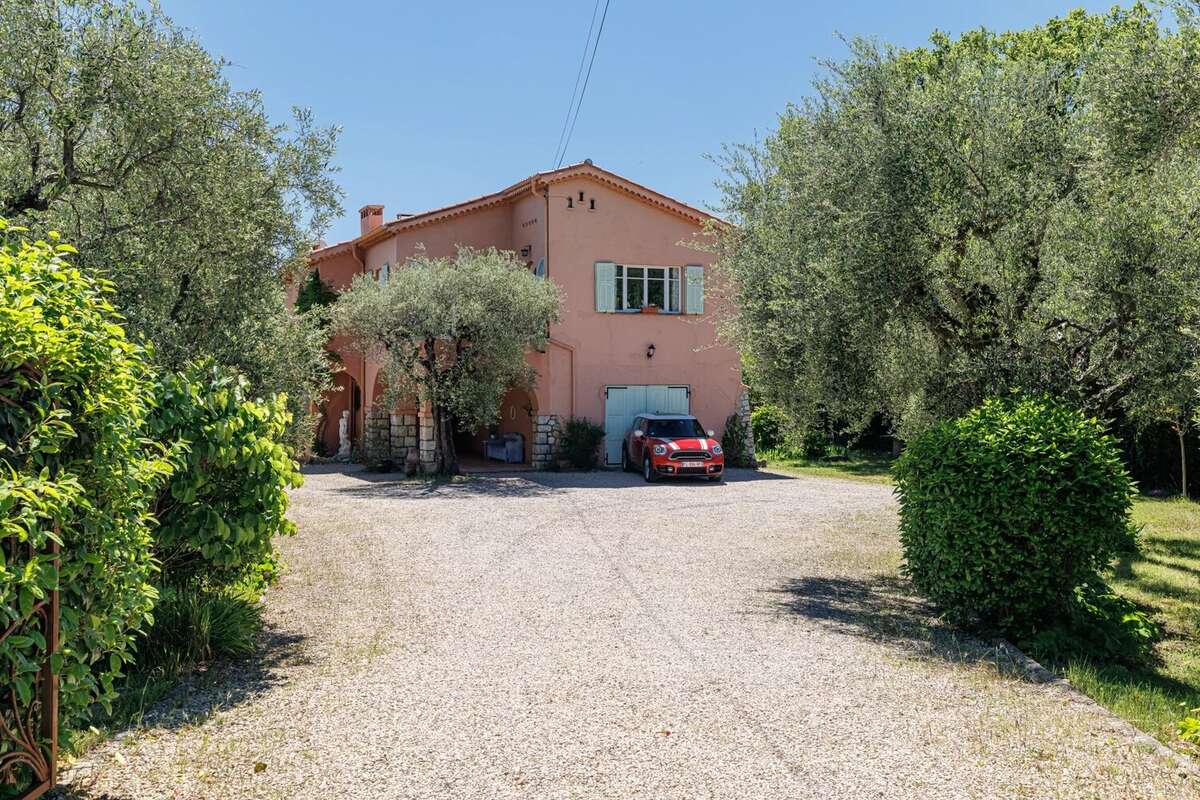 Maison à CHATEAUNEUF-GRASSE
